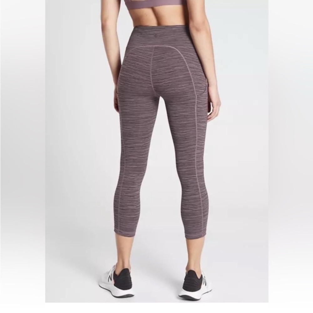 Athleta Ultimate Linear Lines Capri,Black/ Volcanic Violet‎ SIZE XS